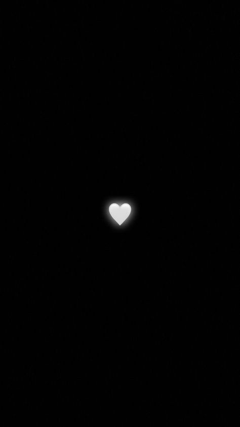 Black Wallpaper With Heart In The Middle, Black Heart Wallpaper Aesthetic, Homescreen Wallpaper Aesthetic Black, Aesthetic Homescreen Wallpaper Dark, Black Dpz For Whatsapp, Black Aesthetic Wallpaper Homescreen, Homescreen Wallpaper Black, Aura Wallpaper Iphone Black, Heart Homescreen