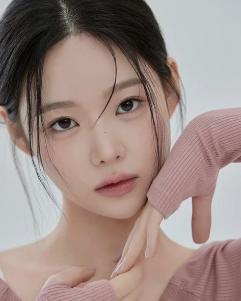 Japanese Face, Korean Face, Ethereal Makeup, Cute Makeup Looks, Photoshoot Concept, Beauty Shoot, Poses References, Model Face, Korean Model