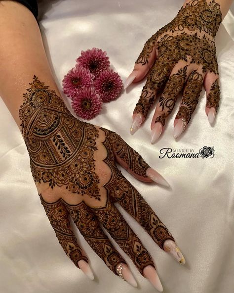 Details 😍💜 - - #henna #hennaart #hennaartist #hennadesign #hennainspo #mehndi #mehndidesign #mehndiinspo Henna On Back Hand, Henna For Right Hand, Aesthetic Mehendi Front Hand, Gorgious Mehedi Design, Henna Indian Designs, Detailed Henna Designs, Mehndi Design Fingers, Mehndi Back Hand Designs, Mehendi Designs For Eid