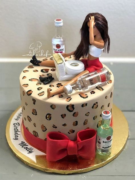 55+ Amazing, Cool & Beautiful Birthday Cakes | Page 2 of 5 | Art & Home 21st Birthday Cake Ideas, Drunk Barbie Cake, 21st Birthday Cake For Girls, 28th Birthday Cake, 30th Cake, 28 Birthday, Bachelor Cake, Foto Pertunangan, 19th Birthday Cakes