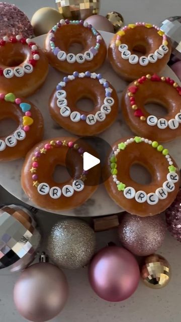 brookiescookiesco on January 6, 2024: "How fun are these friendship bracelet donuts!?! Would be adorable for a Taylor Swift party!! By @..." Taylor Swift Brunch, Taylor Swift Treats, Taylor Swift Desserts, Taylor Swift Charcuterie Board, Taylor Swift Snacks, Birthday Breakfast Party, Breakfast Birthday, Taylor Swi, Swift Party