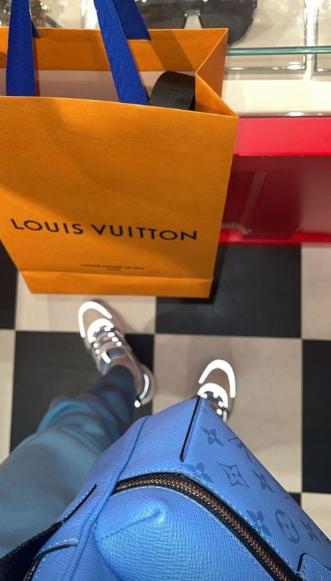 Louis Vuitton, Black, Lifestyle, Blue