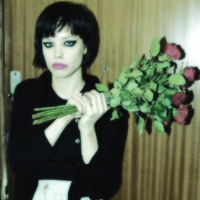 Alice Glass Crystal Castles, Alice Glass, Crystal Castles, Castle Aesthetic, Crystal Castle, Dark Grunge, Fair Skin, Music Stuff, Aesthetic Pictures