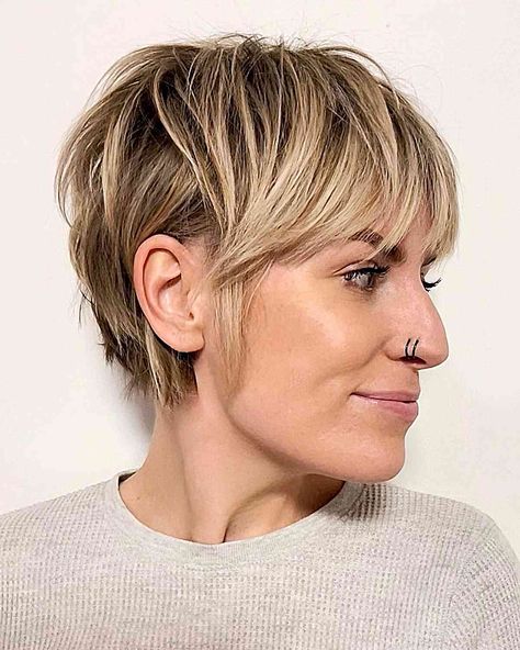 Balayage, Edgy Pixie Hairstyles, Layered Pixie Haircuts, Pixie Haircut Ideas, Short Blonde Pixie, Layered Pixie, Longer Pixie Haircut, Long Pixie Hairstyles, Pixie Cut With Bangs