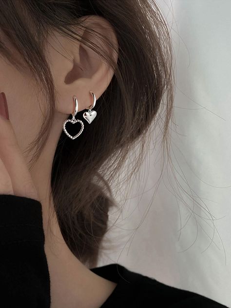 Idee Cosplay, Unusual Earrings, Ear Earrings, Classy Jewelry, Heart Drop Earrings, Ear Hook, Clip Earrings, Stylish Jewelry, Ear Jewelry