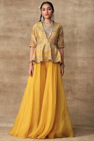 Gagra Design, Peplum With Sharara, Sharara Suit Designs, Mustard Yellow Outfit, Yellow Sharara, Traditional Wardrobe, Haldi Dress, Ridhi Mehra, Haldi Outfits