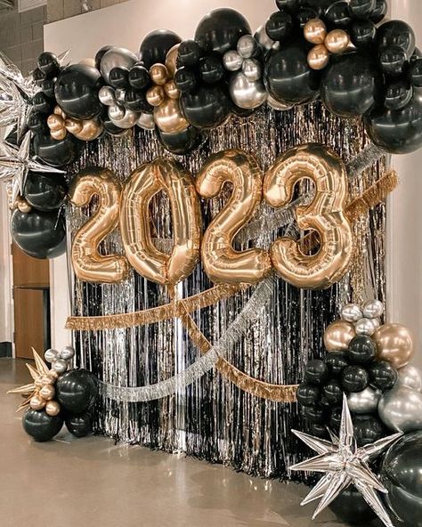 New Years Eve Backdrop, New Year's Eve Backdrop, Nye Party Decorations, New Years Eve Party Ideas Food, New Years Eve Party Ideas Decorations, New Year Backdrop, Nye Decorations, Balloon Designs, Party Photo Backdrop