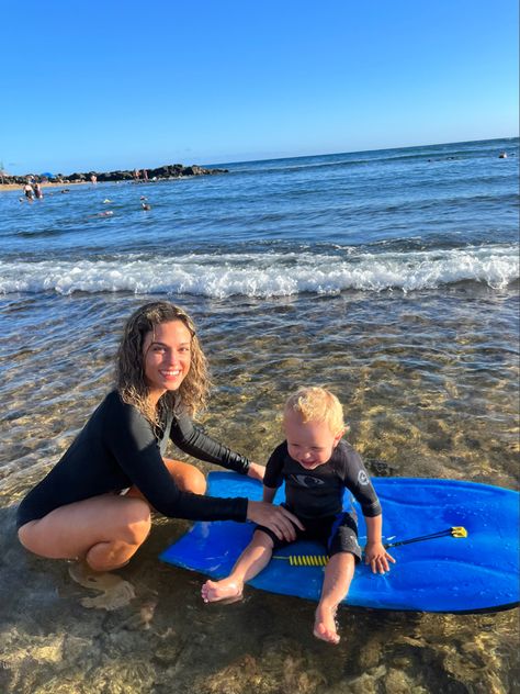 Island Mom Aesthetic, Australian Mom Aesthetic, Blonde Mother And Daughter, Hawaii Mom Aesthetic, California Mom Aesthetic, Beach Mom Aesthetic, Dr Items, Baby Beach Photos, Hawaii Photoshoot