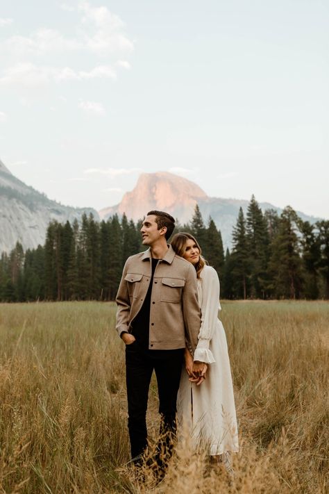 Late Summer Couples Photoshoot, Heavy Couple Poses, Fall Photo Outfits Couple, Casual Engagement Pictures Outfits Summer, Midsize Engagement Photos, Engagement Photo Prompts, Plus Size Engagement Photos Outfits Fall, Save The Date Photoshoot Ideas, Neutral Photoshoot