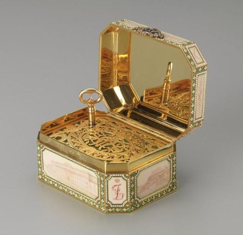 In 1907 Felix and Nikolai Yusupov gave this Fabergé music box to their parents, Prince Felix and Princess Zenaida, as a twenty-fifth wedding anniversary present. Six of the Yusupov palaces are depicted in sepia enamel panels. When opened, the music box plays "The White Lady" by François Boieldieu, the march of the senior Prince Felix's regiment, the Imperial Horse Guards. Antique Music Box, Kule Ting, Wedding Anniversary Presents, Prince Felix, Music Box Vintage, Musical Box, Music Jewelry, Objet Design, Faberge Eggs
