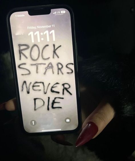 #grunge #aesthetic #wallpaper #phone #rockstarsgf #rockstargirlfriend #angelnumbers Sosua, Rockstar Aesthetic, Buku Harry Potter, Pola Kartu, Fotografi Vintage, Desain Signage, Mia 3, I'm With The Band, Rock Stars