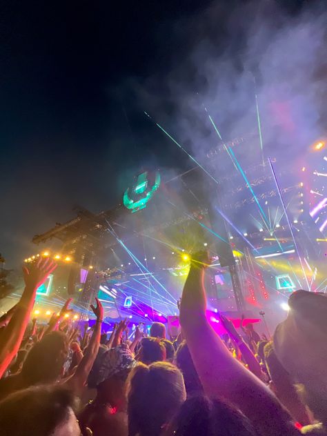 Ultra music festival. In crowd. Lights and laser show. Rave. Rave Aesthetic. Music festival aesthetic. Los Angeles, Rave Vibes Aesthetic, Rave Astethic, Raver Aesthetic, Rave Girl Aesthetic, Rave Aesthetic Wallpaper, Rave Pics, Rave Photos, Rave Pictures