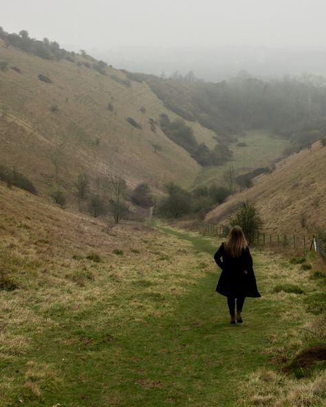 Country Walk Aesthetic, Europe Countryside, Countryside Picnic, Picnic Date Ideas, Countryside Walks, Freelance Social Media Manager, Beautiful Picnic, Picnic Vibes, Countryside Life