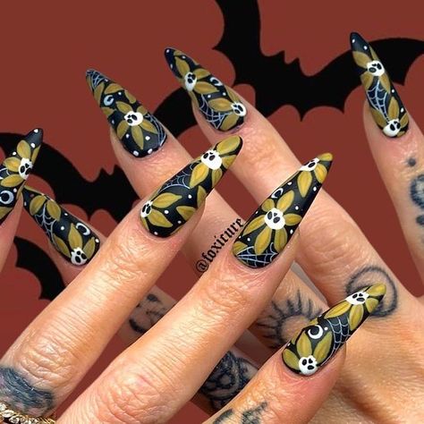 Skull And Flower Nails, Black Nails Pink Flowers, Spooky Easter Nails, Gothic Floral Nails, Gothic Flower Nails, Flower Skull Nails, Spring Gothic Nails, Goth Flower Nails, Gothic Easter Nails