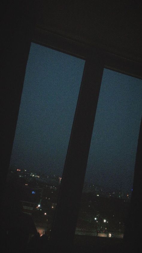 Wallpaper Gelap, Wallpaper Estetika, Wallpaper Sky, Dark Paradise, Black Aesthetic Wallpaper, Tumblr Wallpaper, Jolie Photo, Night Aesthetic, City Aesthetic