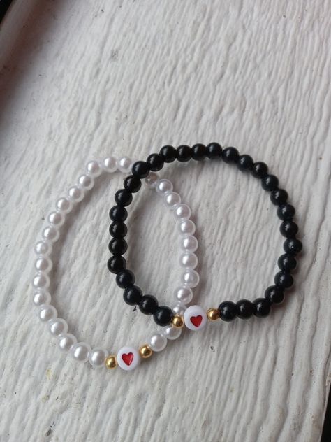 Girlfriend And Boyfriend Bracelets, Matching Couples Accessories, Matching For Couples Ideas, Bracelet Ideas Bf And Gf, Beads Bracelet Design Couple, Gf And Bf Matching Bracelets, Boyfriend And Girlfriend Bracelets Diy, Match Bracelets For Couples, Couple Bracelets Beaded