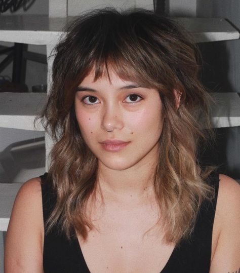 Soft Medim-to-Long Wolf Cut to Look Slimmer Hair Colour For Fine Hair, Long Hair Choppy Bangs, Short Bangs With Glasses, Long Hair Short Layers Choppy, Soft Shag With Bangs, 70s Shag Bangs, Shag With No Bangs, Wolf Cut Micro Bangs, Shaggy Shoulder Length Hair With Bangs