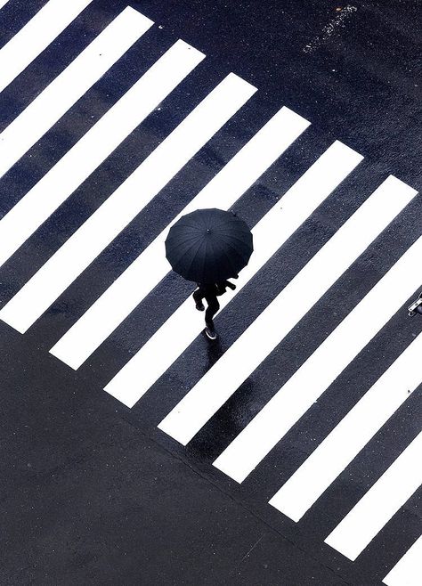 week6:zebra crossing-give a city a order. Makes people live safer. Charcoal Drawings, Minimalist Photography, Abstract Photography, Zebra Cross, Fotografi Urban, Minimal Photography, Black And White Aesthetic, Foto Inspiration, Black White Photos