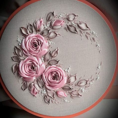 Dress Design Ideas, Embroidery Shirts, Simple Hand Embroidery Patterns, Silk Ribbon Embroidery Tutorial, Sulaman Pita, Silk Ribbon Embroidery Patterns, Ribbon Embroidery Kit, Ribbon Flower Tutorial, Diy Broderie