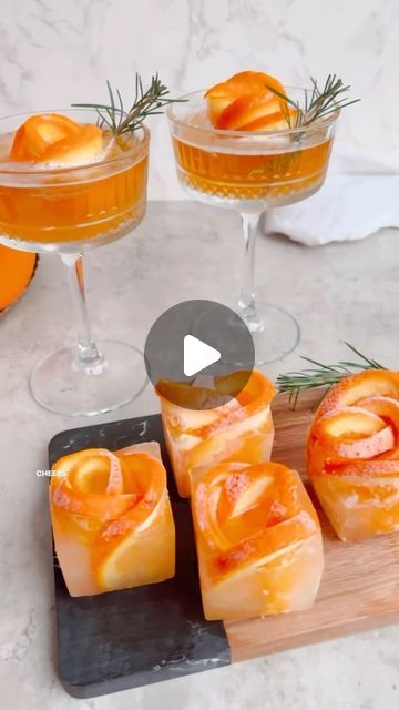 FeedFeed | Cocktails on Instagram: "@soberishmom’s Orange Rose Ice Cubes are a fancy addition to holiday drinks that are sure to impress guests! HOW-TO: 1. Fill ice molds half way full of water. 2. Thinly slice oranges (enough to bend), and cut the bottom 1/3 off each slice. 3. Bend the oranges into semi-circles, inserting them into the silicone ice mold. 4. Freeze completely, then serve with your favorite cocktails. Keep tagging #feedfeed for a chance to be featured. christmas time, cocktails, christmas drinks, holiday season, holiday cocktail, fancy ice, oranges, mocktails" Grapefruit Ice Cubes, Orange Slice Ice Cube, Ways To Garnish Drinks, Aperol Ice Cubes, Fancy Ice Cubes For Cocktails, Orange Rose Ice Cubes, Rose Ice Mold, Circle Ice Cubes, Round Ice Cube Mold