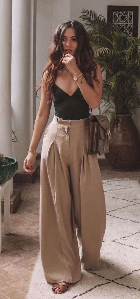 Summer Outfit Guide, Ținute Business Casual, Wide Legged Pants, Mode Boho, Look Boho, Ținută Casual, Mode Casual, Mode Ootd, Outfit Trends