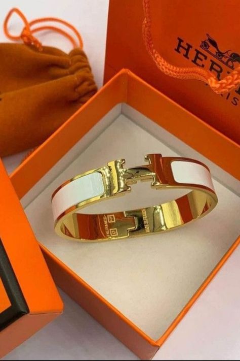 Hermes Bracelet Gold, Hermes Bracelet Aesthetic, Hermes Accessories Jewelry, Hermes Bracelet Stack, Hermes Jewellery, Hermes Bracelet White, Bracelets Hermes, Hermès Bracelet, Hermes H Bracelet