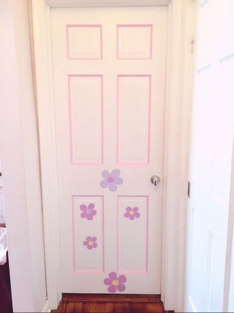 Door Decorations Room Bedrooms, Upcycling, Bedroom Door Wallpaper, What To Paint On Your Door, Simple Door Painting Ideas, Y2k Door Decor, Aesthetic Doors Bedroom, Door Decorations Bedroom Diy, Aesthetic Bedroom Door Decor