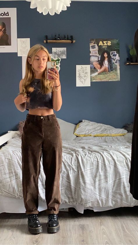 Couture, Tan Pants And Black Top Outfit, Brown Baggy Corduroy Pants Outfit, Black Coudroy Pants Outfit Women, Baggy Courdory Pants Outfits, Green Top Brown Pants Outfit, Corteroid Pants Outfits, Styling Courderoy Pants, Brown Pants Black Top Outfit