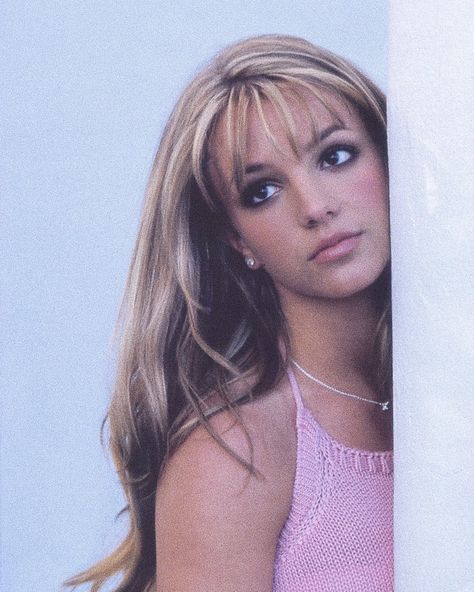 (4) y2k sur Tumblr Britney Spears Aesthetic, Britney Spears Hair, Britney Spears 2000s, Britney Spears Photos, Brittany Spears, Britney Spears Pictures, Britney Jean, Victoria's Secret Angel, 2000s Aesthetic