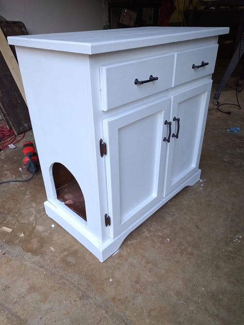 They Bring Home An Old Thrift Store Cabinet Set. Days Later? This Is INCREDIBLE! Cat Liter, Katt Diy, Store Cabinet, Hidden Litter Boxes, Litter Box Furniture, Cat Litter Box Furniture, Old Cabinets, Box Houses, Owning A Cat