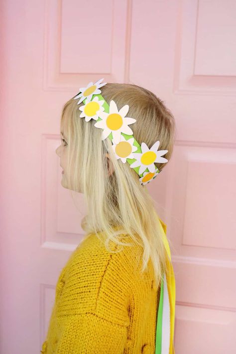 Kids Paper Daisy Crown (With Free Template) - Toddler Flower Headband, Spring Crowns For Kids, 70s Crafts For Kids, Diy Flower Crown For Kids, Flower Crown Diy Kids, Diy Paper Flower Crown, Paper Crowns For Kids, Flower Crown Craft, Tiara Craft