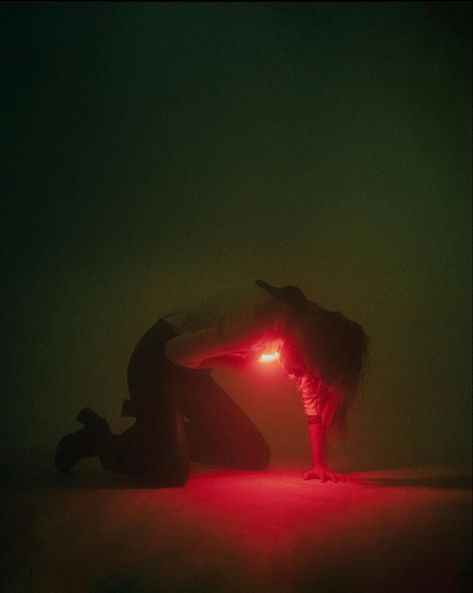 Backlight Photography, Projector Photography, Low Light Photography, Photo Techniques, Photographie Inspo, Dramatic Lighting, Film Inspiration, Conceptual Photography, Ap Art
