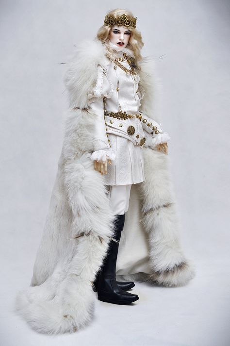 https://flic.kr/p/pQknT7 | The White King | The White King for russian bjd-photo-project "Chess".  This outfit is historical stylization of male costume of an era of the Tudor dynasty.  Model - Vittorio - Iplehouse Claude the Addiction modded fantasy head on Spiritdoll body.  Outfit, wig, face-up by Amadiz Studio Male Masquerade Outfit, King Outfits Royal, Medieval Dolls, Masquerade Outfit, Tudor Dynasty, King Outfit, Star Clothing, Royal Clothing, Book Clothes