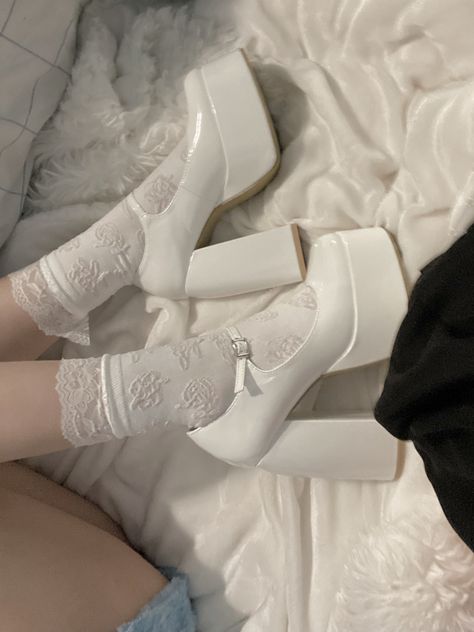 Doll Heels Aesthetic, White Heels Aesthetic Vintage, White Platforms Shoes, Doll Platform Shoes, Platform Shoes Wedding, Y2k Platform Heels, Aesthetic Heels White, Croquette Aesthetic Shoes, White Shoes Coquette