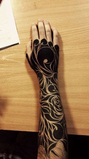 Love this hand tattoo Wolf Tattoos, Tattoo Inspiration, Blackwork Hand Tattoo, Kunst Tattoos, Tato Lengan, Blackout Tattoo, Inspiration Tattoos, Geniale Tattoos, Diy Tattoo