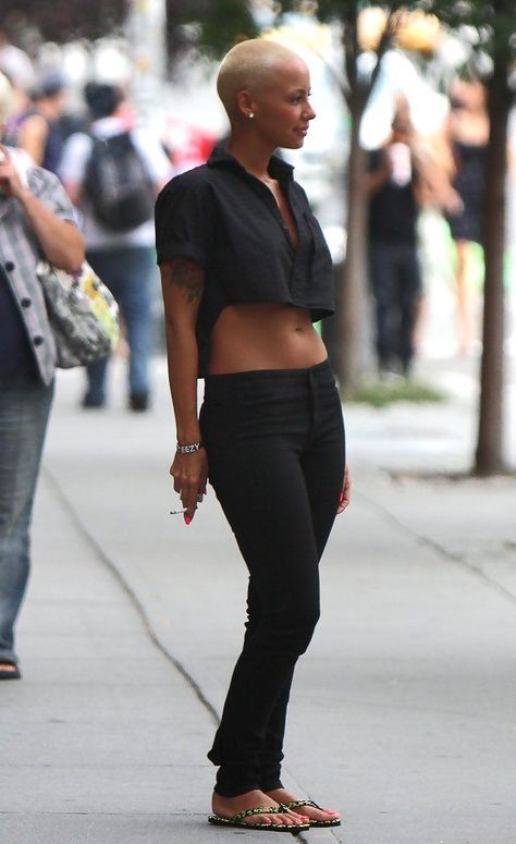 Amber Rose, Amber Rose Style, Rose Sandals, Bald Women, Shaved Head, Style Crush, Look At You, Thong Sandals, Cropped Jeans