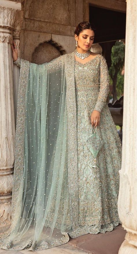 Reception Dress Pakistani Bride, Pakistani Bridal Wear Simple, Walima Dresses, Pengantin India, Walima Dress, Beautiful Bridal Dresses, Shadi Dresses, Nikkah Dress, Desi Wedding Dresses