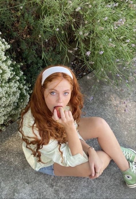 Rachel Elizabeth Dare, Red Hair Blue Eyes, Latina Jewelry, Pretty Redhead, Lily Bloom, Ginger Girls, Lily Evans, Redhead Girl, Foto Ideas Instagram