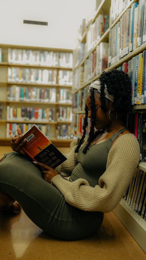 Embrace the beauty of black literature and the book world by diving into the incredibly talented realm of black bookstagrammers. These 5 influencers will not only enhance your literary journey but inspire you to express your own passion for reading and writing. #BookLoversUnite #BooksofColor #BookstagramBlack #BlackOwnedBooks #PinYourBooks Black Academia, Femininity Aesthetic, Beautiful Photoshoot Ideas, Vision Board Photos, Library Aesthetic, Reading Aesthetic, Black Photography, Black Femininity, Photo Beautiful