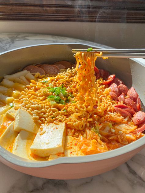 Budae-Jjigae (Korean Army Stew) - Cook With Dana Essen, Budae Jjigae Aesthetic, Aesthetic Asian Food, Korean Army Stew, Budae Jjigae, Army Stew, Koreansk Mat, Korean Army, Best Korean Food