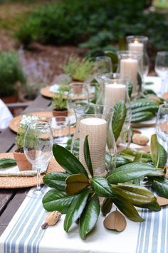 the-everyday-hostess-and-iron-and-twine-tablescape Tropisk Fest, Tafel Decor, Outdoor Dinner Parties, Outdoor Dinner, Magnolia Leaves, Thanksgiving Tablescapes, Fall Tablescapes, Beautiful Table Settings, Pretty Tables