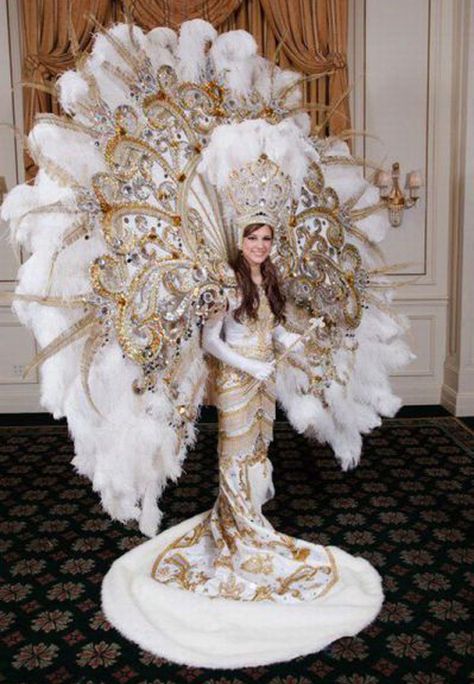 Never marry a Showgirl.  The most amazing thing is... she made it though the doorway. Ugly Wedding Dress, Tacky Wedding, Worst Wedding Dress, Burlesque Vintage, Ugly Dresses, Mardi Gras Costumes, Funny Wedding Photos, New Orleans Mardi Gras, Carnival Costumes