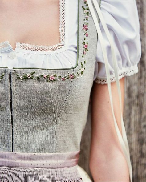 Lena Hoschek | Tradition • Trachten | Olivia Dirndl | lavender.birdette Traditional Austrian Clothing, Lena Hoschek Tradition, Drindl Dress Diy, Diy Dirndl Dress, Dirndl Embroidery, Drindl Dress Oktoberfest, Dirndl Aesthetic, Embroidered Dirndl, Diy Dirndl