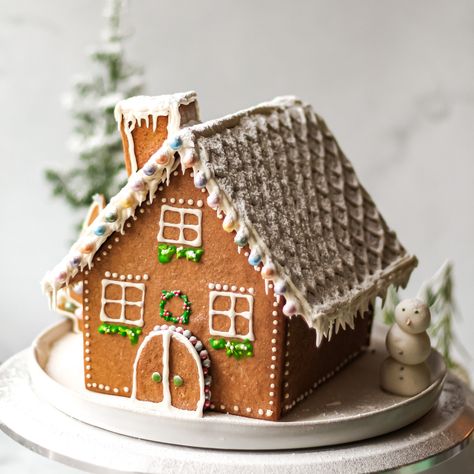 Vegan Gingerbread House - Project Vegan Baking Tirol, Vegan Gingerbread House, Aquafaba Recipes, Vegan Gingerbread, Liquid Sugar, Ginger Bread Cookies Recipe, Gingerbread Recipe, Golden Syrup, Vegan Condiments