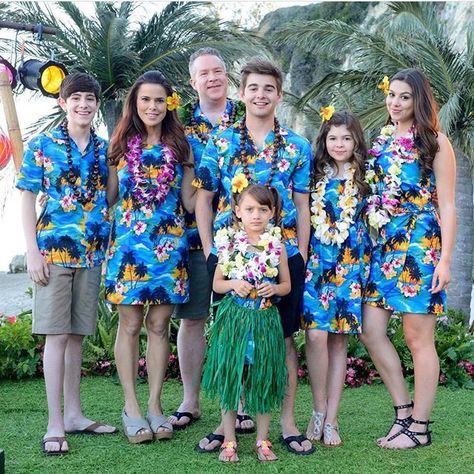 The thundermans ❤⚡️ Nickelodeon The Thundermans, Travel To Hawaii, Phoebe Thunderman, Max Thunderman, Trouble In Paradise, Nickelodeon Girls, Baby Barbie, Kira Kosarin, Nickelodeon Shows