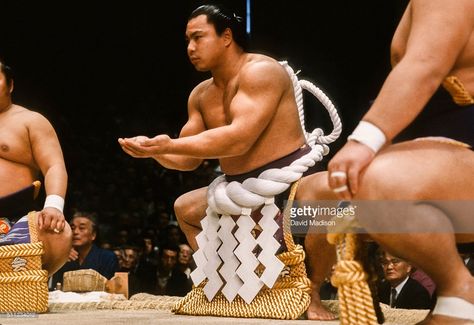 Chiyonofuji Mitsugu, born as Akimoto Mitsugu, appears in a ceremony before a match during the 1983 Kyushu Basho sumo wrestling tournament held in November 1983 at the Fukuoka Kokusai Center in Fukuoka, Japan. Asian History, Sumo Wrestler, Wrestling Tournament, Japanese Wrestling, Tokyo Streets, Fukuoka Japan, Fighting Poses, Traditional Clothes, Action Poses