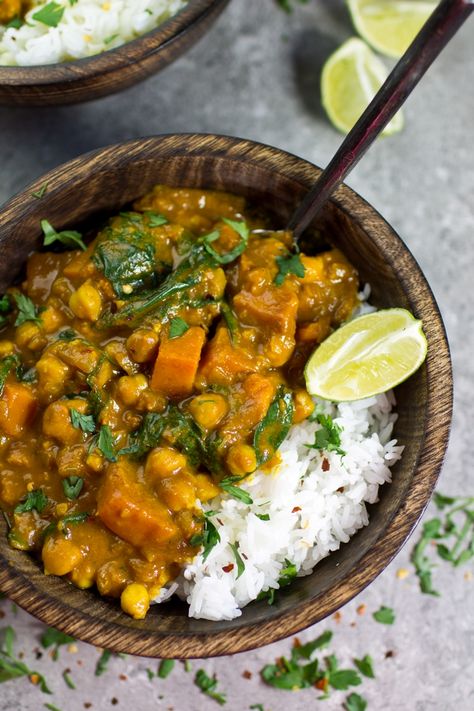 Chickpea And Spinach, Sweet Potato Chickpea, Potato Chickpea, Chickpea Curry Recipe, Oh She Glows, Sweet Potato Curry, Spinach Curry, Sweet Potato Spinach, Stewed Potatoes