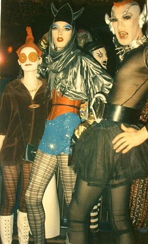 https://flic.kr/p/4noHnu | Jodi Jingles Kabuki and Astro Erle 80s Rave Fashion, 1990s Club Fashion, Alt 90s Fashion, Club Kid Aesthetic, Clubkids 90s, Club Kids Aesthetic, Surrealism Outfit, 80s Club Aesthetic, 70s Club Fashion