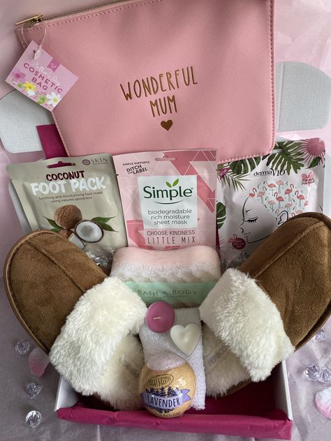 Pamper Gift Box for your Mum 💕🎁  Inside this box 💕 Fluffy beige slippers - choose your size: Small: {36/37} Medium: {38/39}, or Large {40/41} - the option is yours to choose on checkout  💕 Hydrating Face Mask (various types available 💕 Foot spa pack 💕 Nourishing hair pack 💕 'Wonderful Mum' cosmetic bag 💕 2 x Scented tea lights, one heart shaped, one round  💕 Bath & body sponge 💕 Flannel 💕 Scented Bath bomb  These larger boxes are white, and each box is lined with pink tissue paper and Beige Slippers, Pink Tissue Paper, Round Bath, Body Sponge, Hydrating Face Mask, Pamper Hamper, Hair Pack, Foot Spa, Pampering Gifts