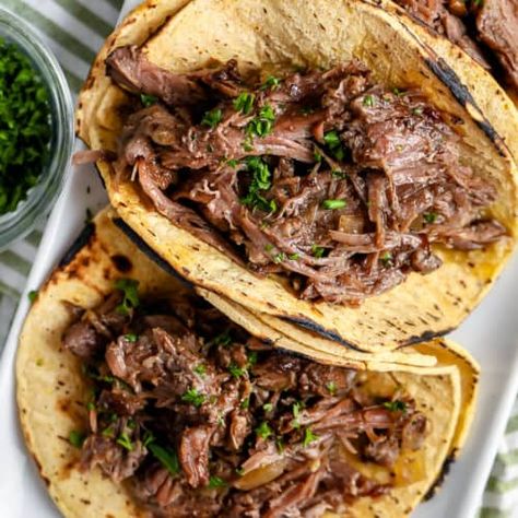 Essen, Best Barbacoa Recipe, Chipotle Recipes Chicken, Beef Barbacoa, Barbacoa Recipe, Slow Cooker Barbacoa, Chipotle Peppers, Creamy Chicken Enchiladas, Barbacoa Beef